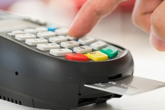 Seguridad brinda consejos para evitar estafas con tarjetas de crédito y débito