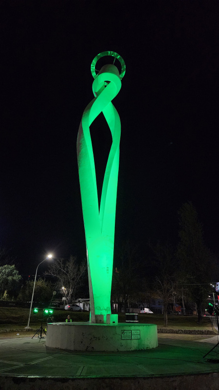Iluminado de verde, Guaymallén conmemoró el Día Mundial de la Fibrosis Quística